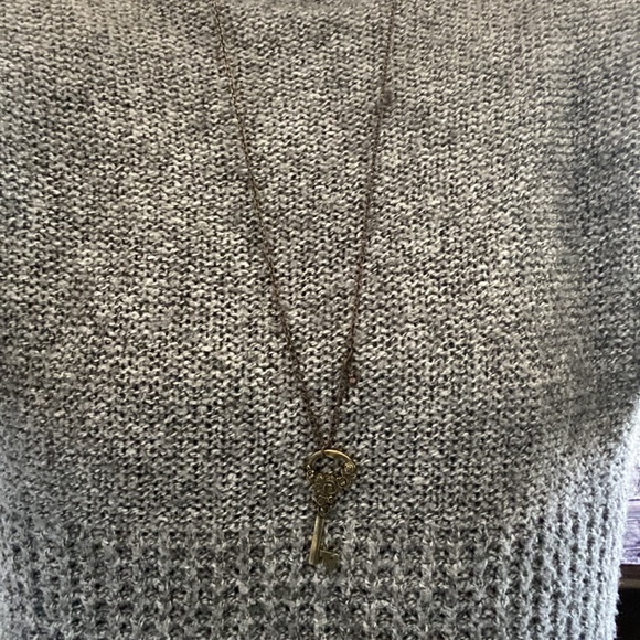 Floral key necklace - Picture 2 of 3